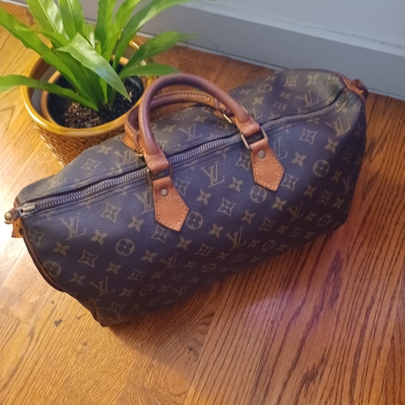 LV MONOGRAM SPEEDY 40. As Is. Authentic. Sales are final. LV Dustbag included - Picture 2 of 9